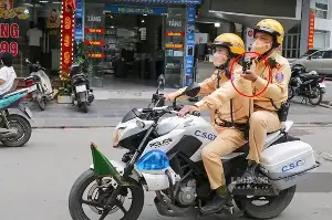 Camera nghiệp vụ trở thành trợ thủ đắc lực của Cảnh sát giao thông Hà Nội
