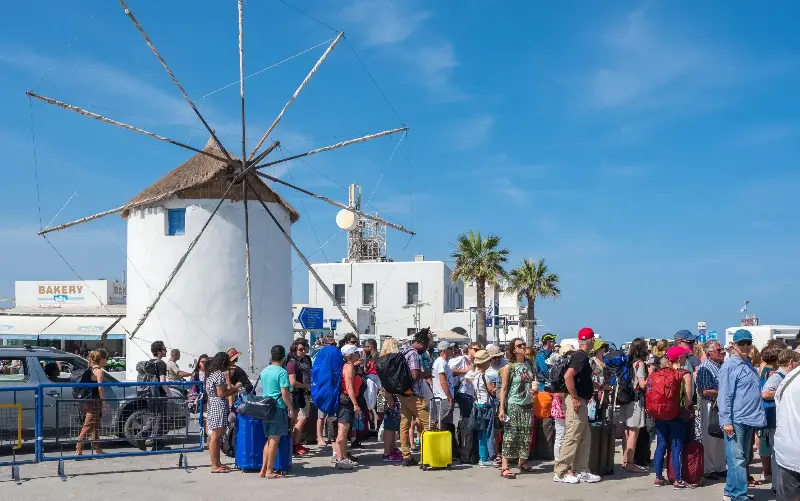 Queues for transport on Paros have been a frequent occurrence in recent summers - Aliaksandr Mazurkevich / Alamy