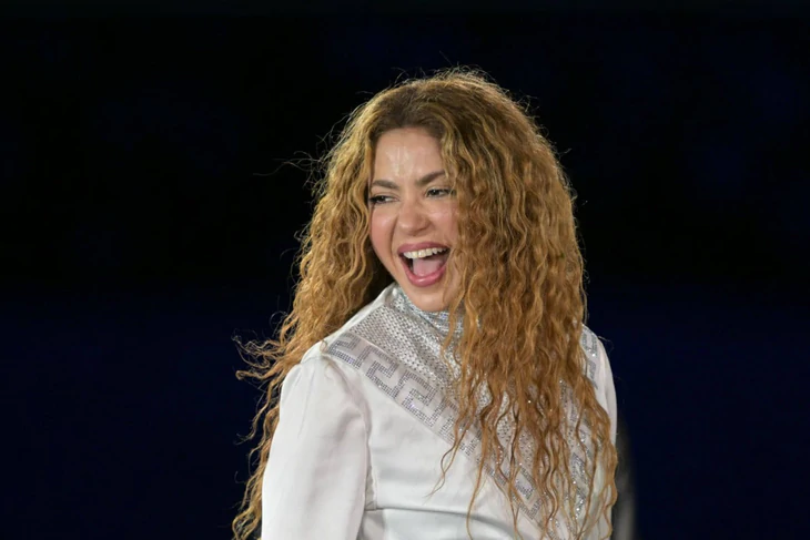 Shakira and Ariana Grande dominate the summer music scene - Photo 3.