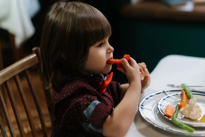 It is important for a child to eat well-balanced meals. 