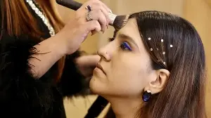 From glazed skin to soft eye makeup: 5 easy makeup trends taking over summer evening beauty looks
