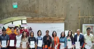 Dak Lak opens silk painting exhibition "Highland Silk Threads"
