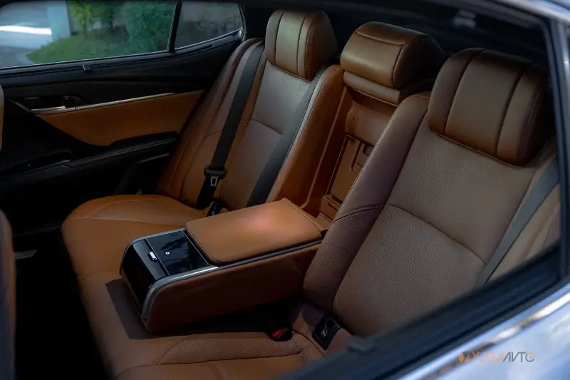 2025 Toyota Camry HEV Review