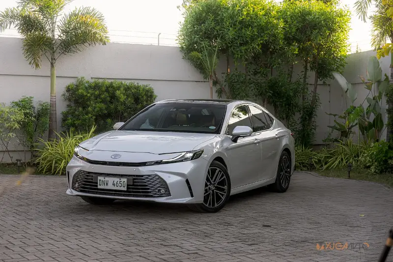 2025 Toyota Camry HEV Review