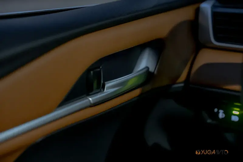 2025 Toyota Camry HEV Review