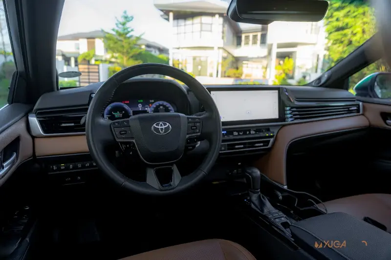 2025 Toyota Camry HEV Review