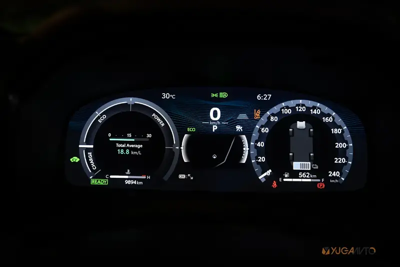 2025 Toyota Camry HEV Review