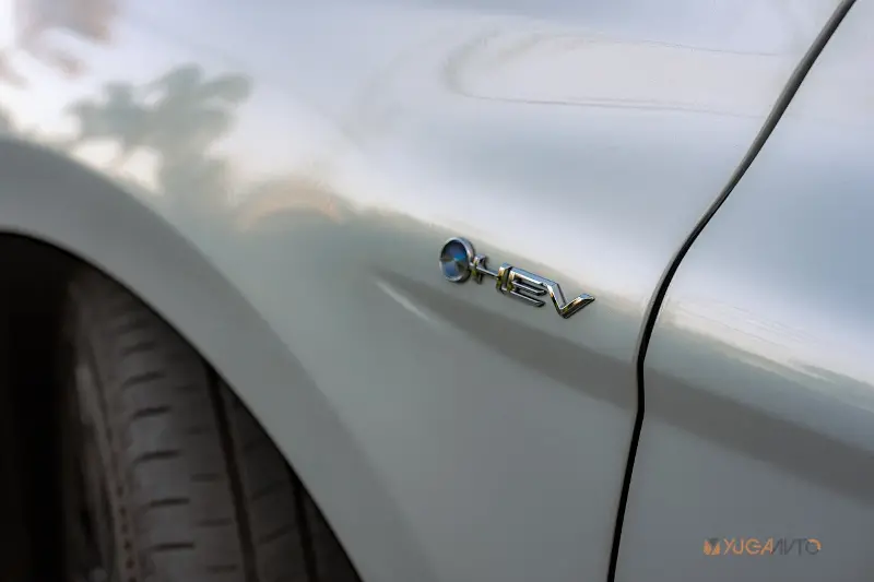 2025 Toyota Camry HEV Review