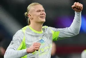 Arsenal lose top spot to Man City