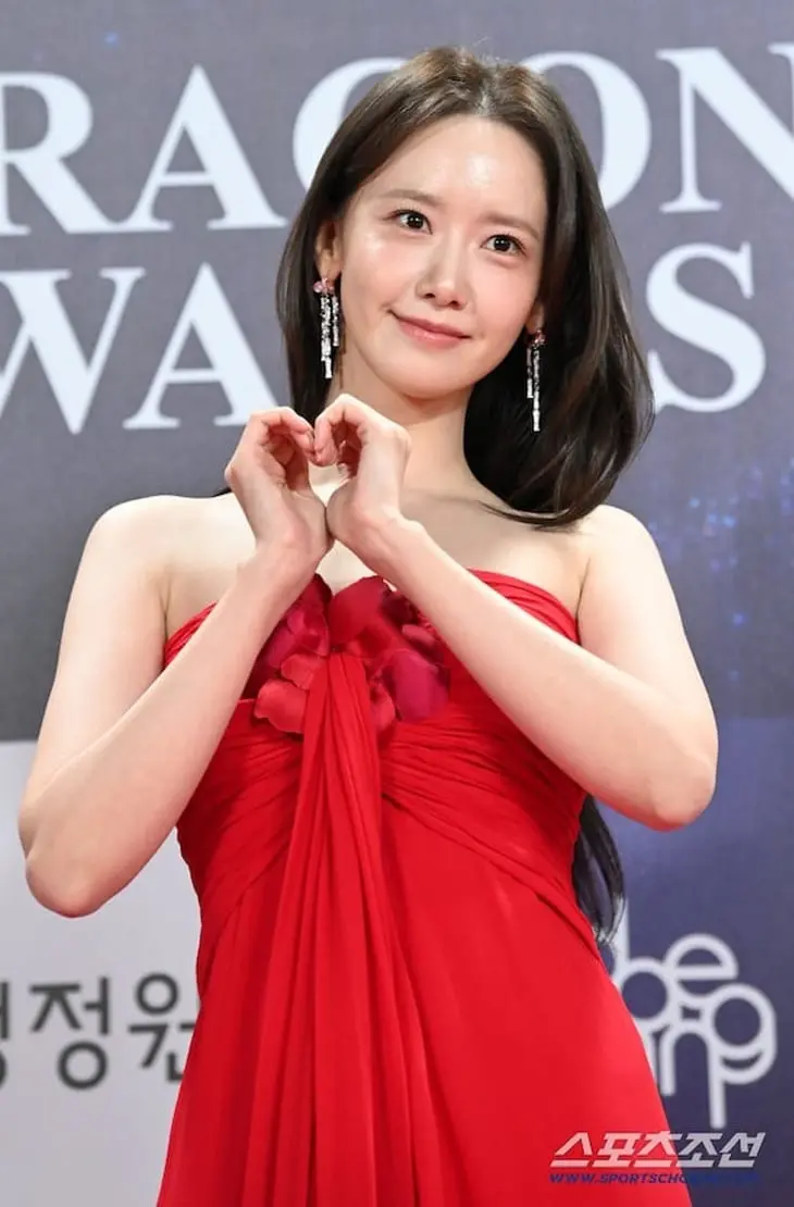 Hyun Bin, Son Ye Jin và YoonA chiếm trọn spotlight thảm đỏ Rồng Xanh 2025 - Ảnh 5.