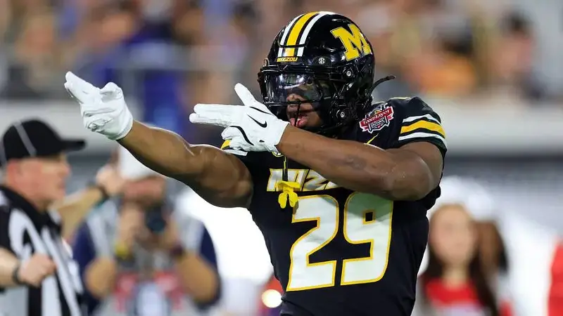Missouri Tigers running back Ahmad Hardy
