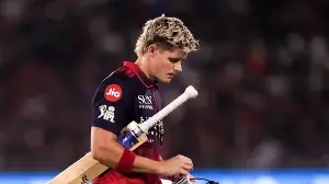 Jacob Bethell drops more than his wicket as gold chain sparks bizarre scenes in RCB-KKR clash