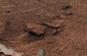 Curiosity discovers polygonal cells on Mars