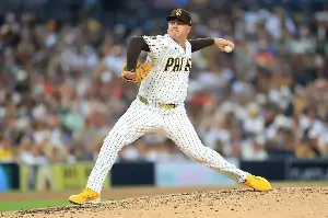 Yankees among teams linked to Padres star reliever
