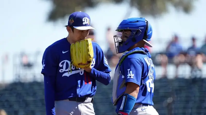 Los Angeles Dodgers starting pitcher Roki Sasaki (11) talks with catcher Elizer Alfonso