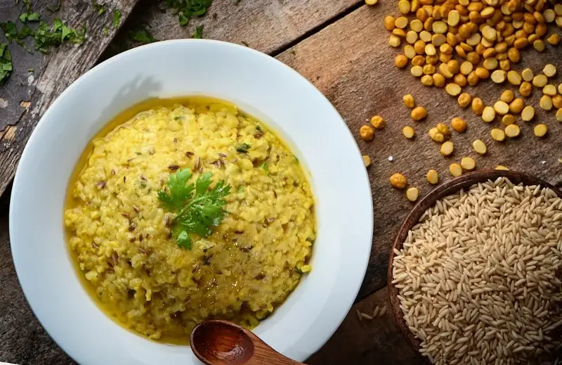 Barley khichdi rich in fibre content and cooling properties.