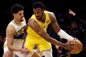 Bronny James Lakers Highlight Draws LeBron Comparisons From Fans