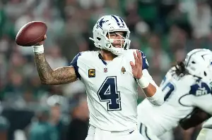 Prescott throws 3 TDs as Cowboys rip Eagles