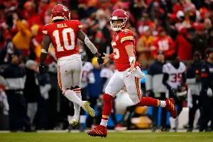Patrick Mahomes, Travis Kelce comment on Tyreek Hill’s injury update