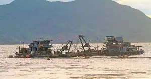 Quang Tri province will supervise the dumping of 200,000 cubic meters of dredged material into the sea.