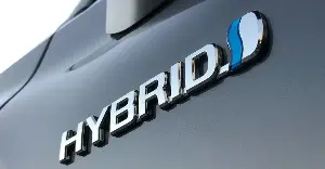 5 of the most popular hybrid car models in the Vietnamese automotive market today.