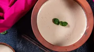 Celebrate Poila Baishakh With Mishti Doi Recipe at Home: A Healthy, No-Sugar Bengali Sweet Yoghurt Without Oven