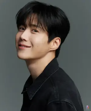 Actor Kim Seon-ho Celebrates Birthday with Heartfelt 50 Million Won Donation to Senior Welfare