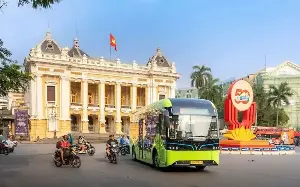 Hanoi adjusts routes of 4 bus lines to serve construction on National Highway 1A.