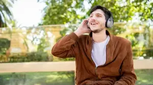 Ears hurting after wearing headphones for long time? ENT specialist recommends ‘60/60 rule’ to prevent hearing damage