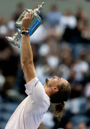 Zverev holds off Shelton to win US Open title
