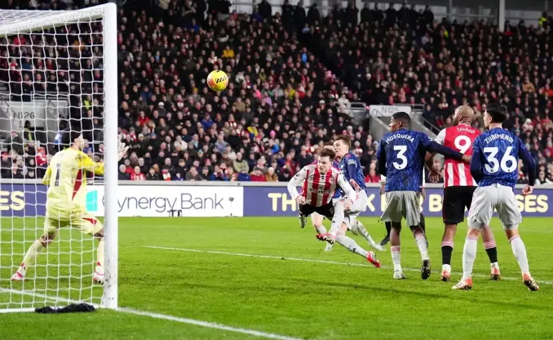 Bị Brentford cầm hòa, Arsenal để Man City thu hẹp khoảng cách- Ảnh 2.