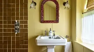 5 Stylishly Unexpected Colors That Designers Really Want You to Know Go With Yellow