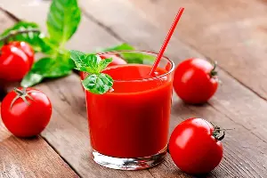 Does drinking a glass of tomato juice every day help lower blood pressure?