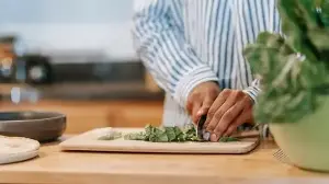 Did you know eating spinach can improve blood flow? Doctor shares 5 daily habits that support healthy circulation