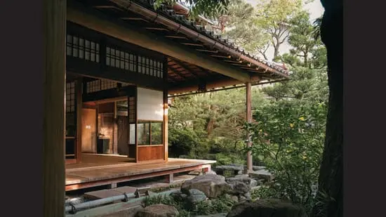 Skip the tatami floors and shoji screens, as they don’t suit the Indian lifestyle or climate. (SHUTTERSTOCK)