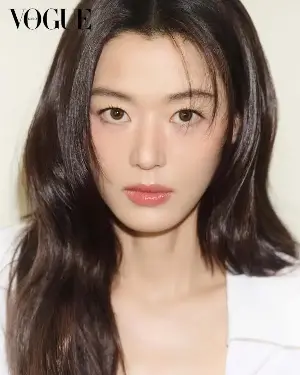 Jun Ji-hyun Stuns in Louis Vuitton Campaign — Why Fans Say “Her Face Is the Genre”
