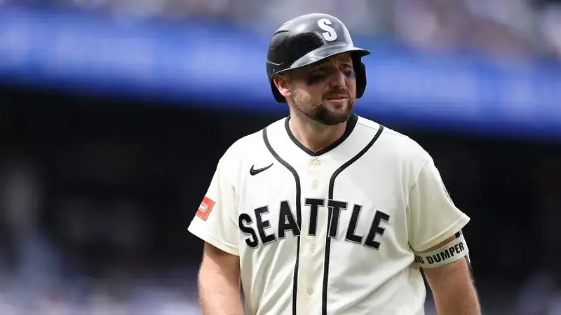 Seattle Mariners catcher Cal Raleigh