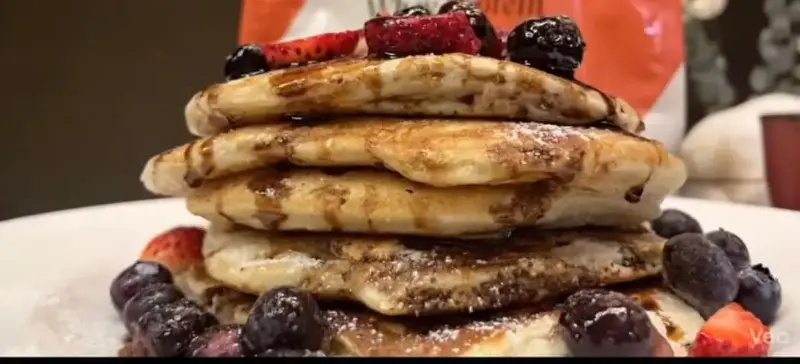 Vijeta Doneria's homemade high-protein pancakes with oat flour and whole-grain alternatives, blended with chocolate whey protein, made with little oil, and topped with fresh fruit and a drizzle of maple syrup. Vijeta Doneria's homemade high-protein pancakes with oat flour and whole-grain alternatives, blended with chocolate whey protein, made with little oil, and topped with fresh fruit and a drizzle of maple syrup.