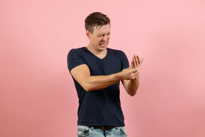 Hands can feel very itchy after using too much sanitiser. 