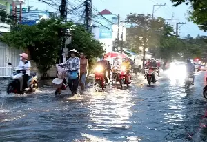 Weather forecast for October 18th: Thunderstorms in Southern and South Central Vietnam, warning of tornadoes at sea.