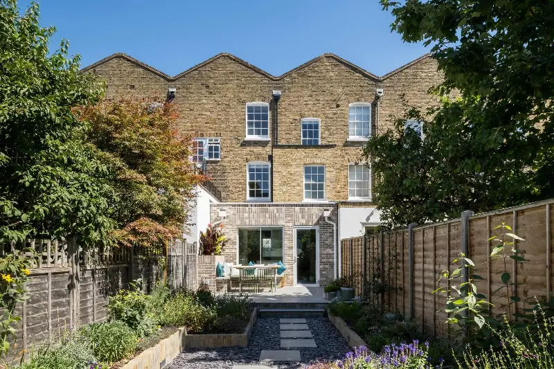 The dog-leg path in this narrow terrace garden creates a sense of journey that breaks up the view from the house to the back of the garden.  (Image credit: French + Tye. Design: Bradley Van Der Straeten)