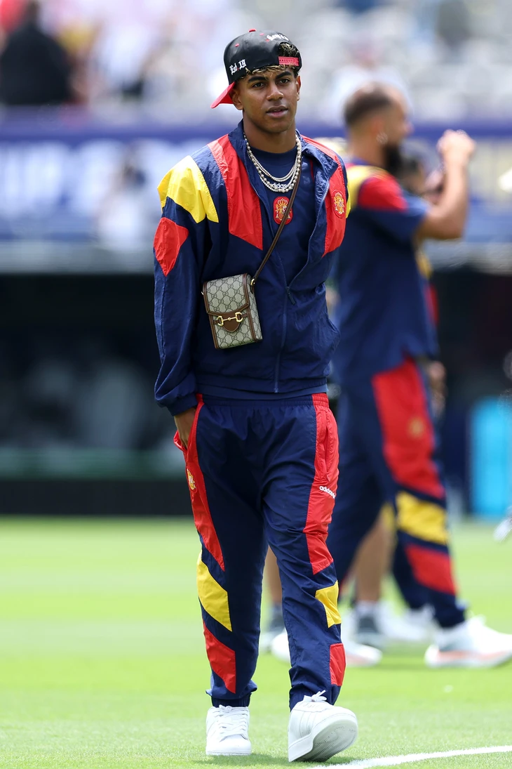 Lamine Yamal - Photo 4.