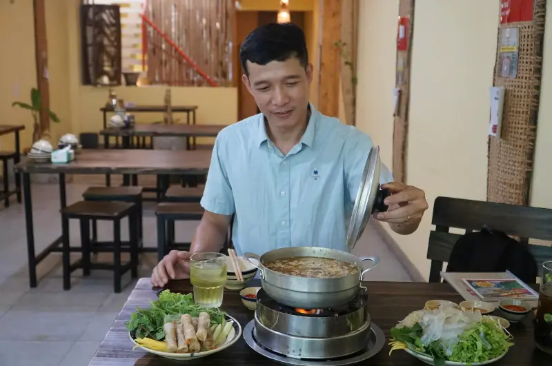 Đi tìm quán ăn quê hương ở TP.HCM: Giữ trọn vị món ngon xứ Nẫu! - Ảnh 1.