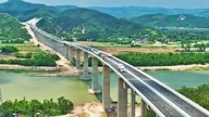 The stunning North-South Expressway winds its way through the mountains and rivers of the Central Highlands.