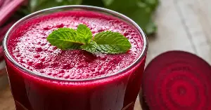 Drinking beetroot juice in the morning offers 4 surprising benefits.
