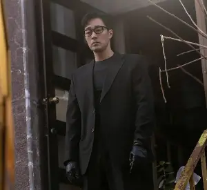 So Ji Sub gifted gold to 300 staff members after the success of 'Agent Kim: Reboot'.