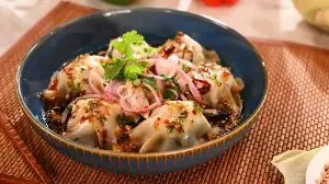 Chef Ranveer Brar shares delicious, street-style no-fold momo recipes 2 ways: paneer-corn and chicken