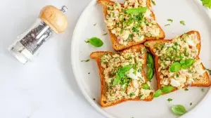 Soft And Fluffy Egg White Bhurji With Colourful Vegetables For Healthy Meal Preparation