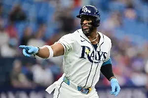 Strong pitching, power hitting by Diaz and Vilade lead Rays by Rangers