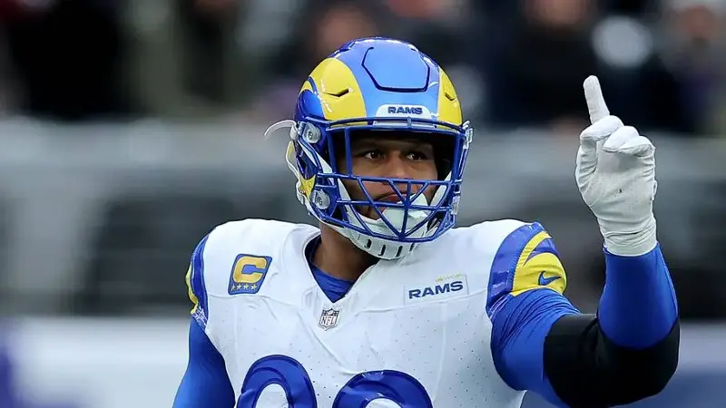 Los Angeles Rams defensive tackle Aaron Donald (99) gestures during the first quarter 